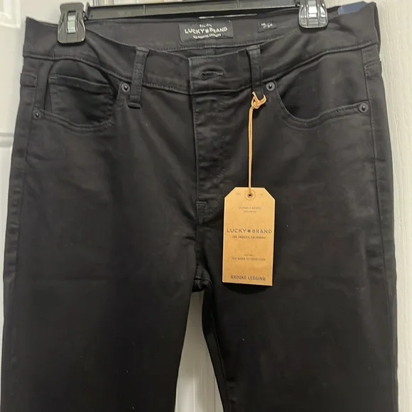 - Lucky 🍀 Brand Jeans - Picture 2 of 6